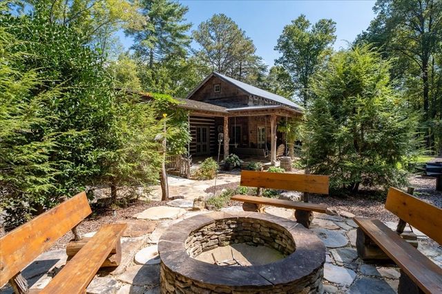 207 Utana Bluffs Trail, Ellijay, GA 30540