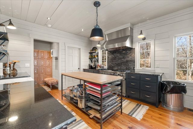 207 Utana Bluffs Trail, Ellijay, GA 30540