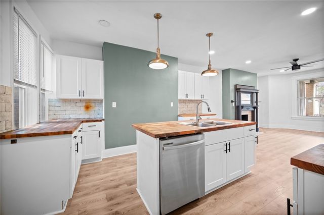 625 E 9th ave, Munhall, PA 15120