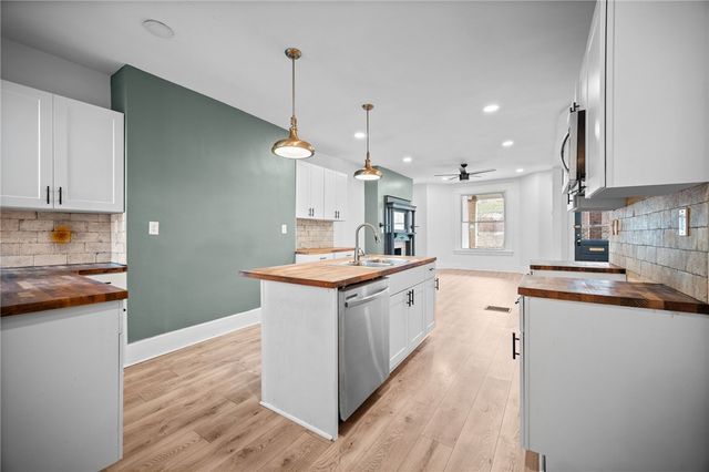 625 E 9th ave, Munhall, PA 15120