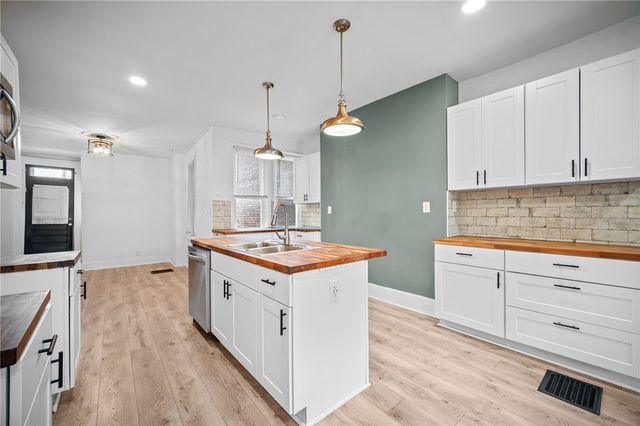 625 E 9th ave, Munhall, PA 15120