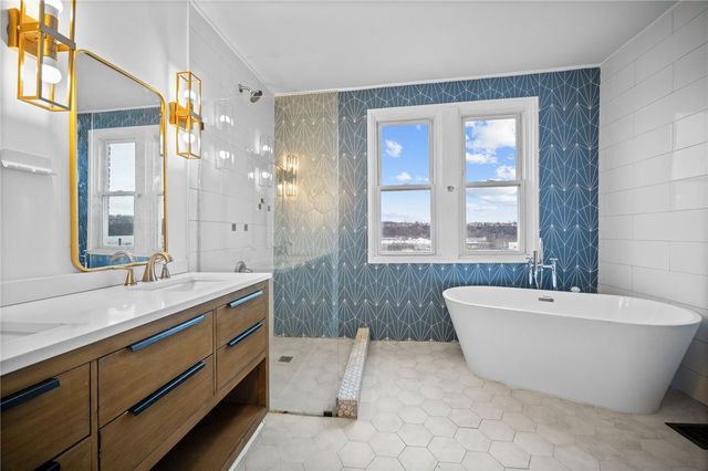 625 E 9th ave, Munhall, PA 15120