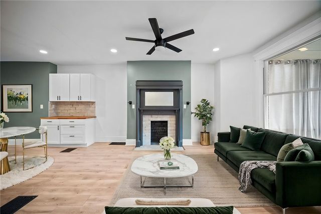 625 E 9th ave, Munhall, PA 15120