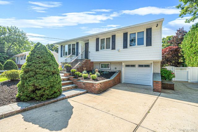 22 Milburn Road, Centereach, NY 11720