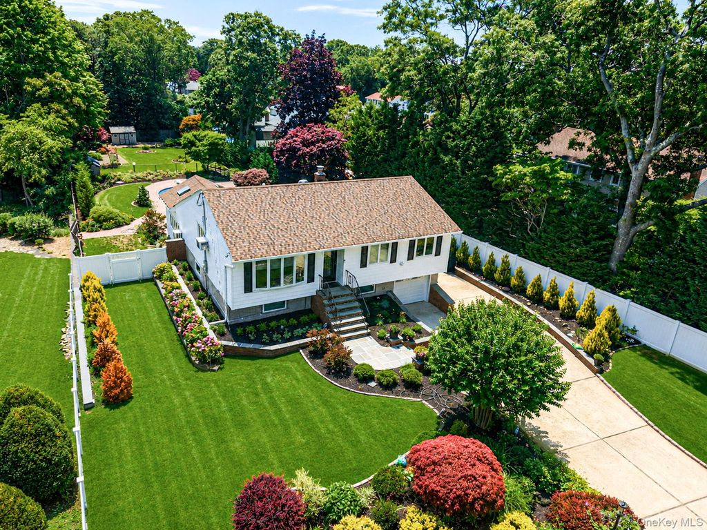 22 Milburn Road, Centereach, NY 11720