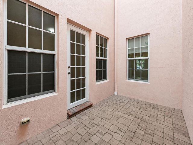 810 NW 83RD Lane, Boca Raton, FL 33487