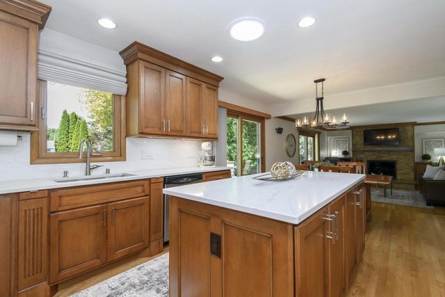 9738 W Barnard AVENUE, Greenfield, WI 53228