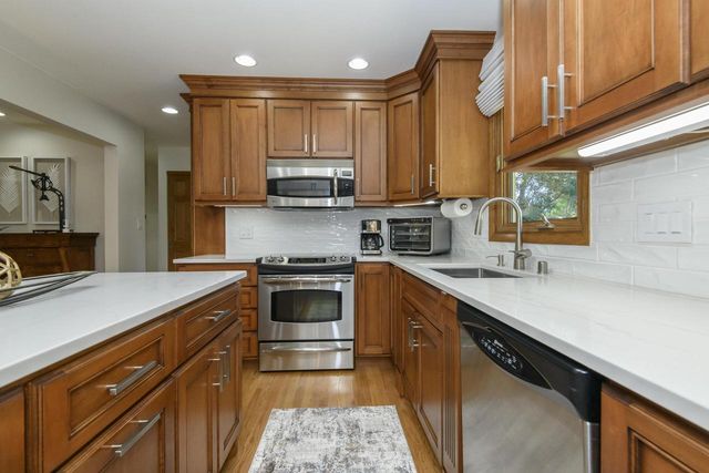 9738 W Barnard AVENUE, Greenfield, WI 53228