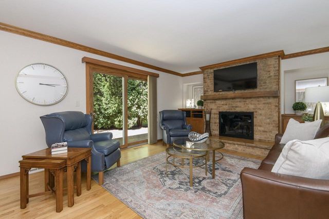9738 W Barnard AVENUE, Greenfield, WI 53228