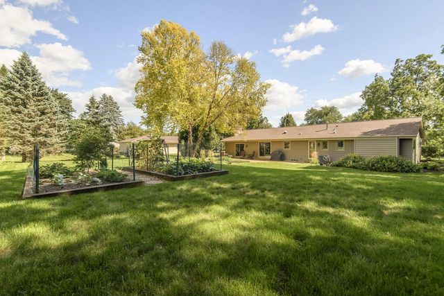 9738 W Barnard AVENUE, Greenfield, WI 53228