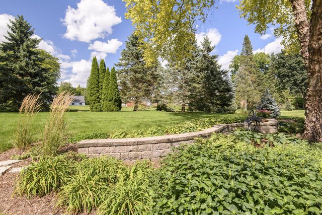 9738 W Barnard AVENUE, Greenfield, WI 53228
