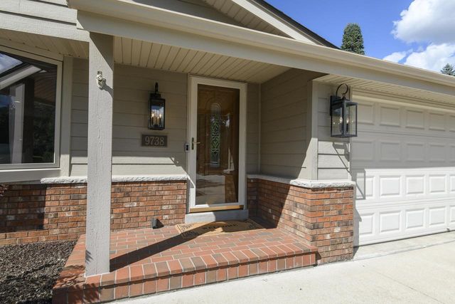 9738 W Barnard AVENUE, Greenfield, WI 53228
