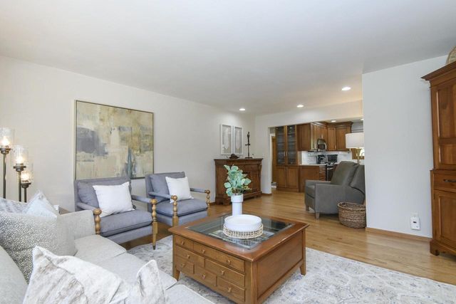 9738 W Barnard AVENUE, Greenfield, WI 53228