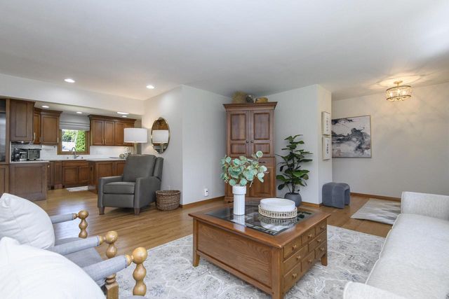 9738 W Barnard AVENUE, Greenfield, WI 53228