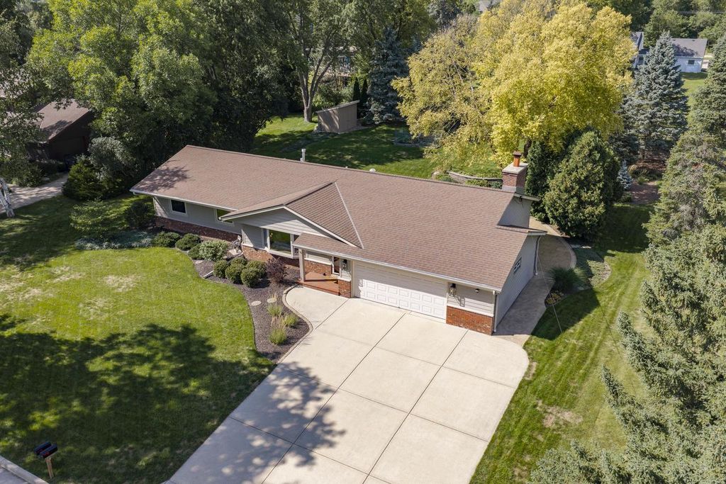 9738 W Barnard AVENUE, Greenfield, WI 53228