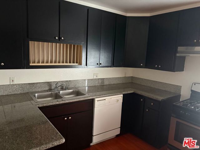 1529 5th Avenue, Los Angeles, CA 90019