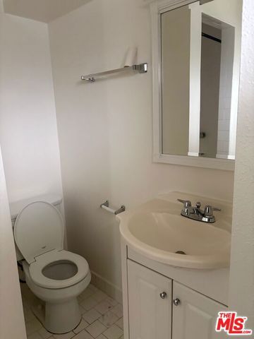 1529 5th Avenue, Los Angeles, CA 90019