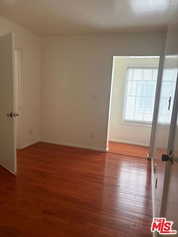 1529 5th Avenue, Los Angeles, CA 90019