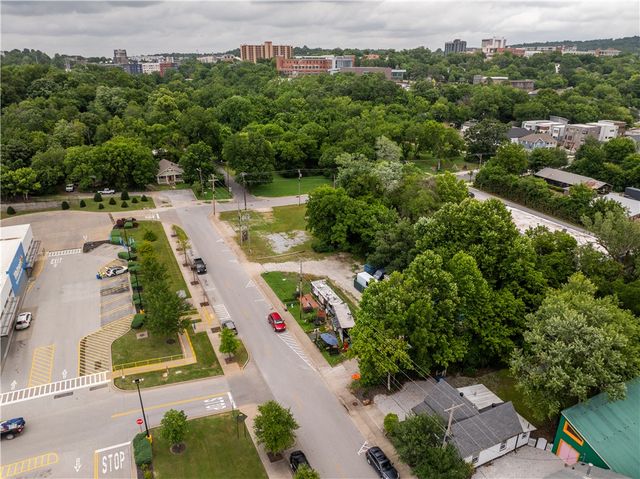 625 W Prairie Street, Fayetteville, AR 72701