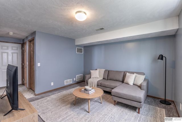 6423 N 78 Avenue, Omaha, NE 68134