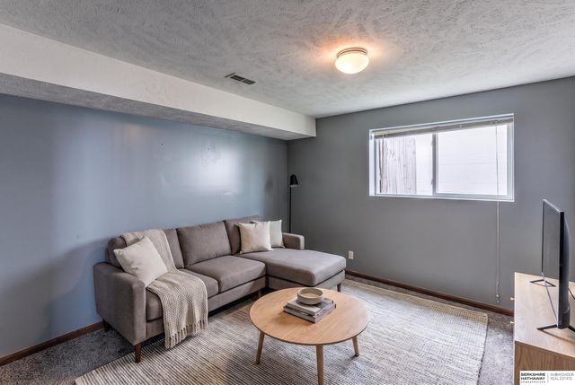 6423 N 78 Avenue, Omaha, NE 68134