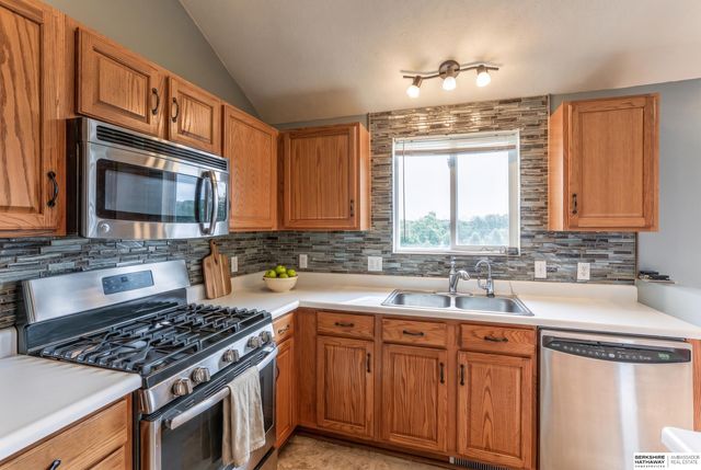 6423 N 78 Avenue, Omaha, NE 68134