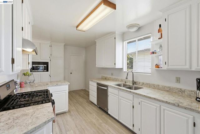560 41St St, Richmond, CA 94805