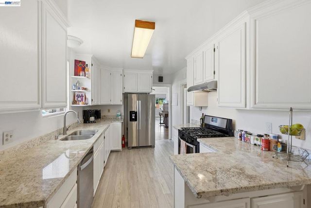 560 41St St, Richmond, CA 94805