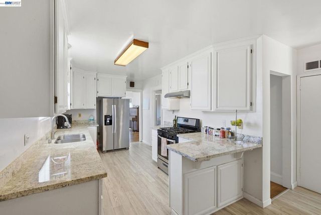 560 41St St, Richmond, CA 94805