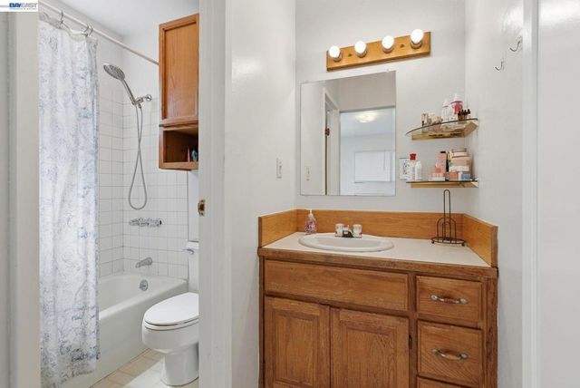 560 41St St, Richmond, CA 94805