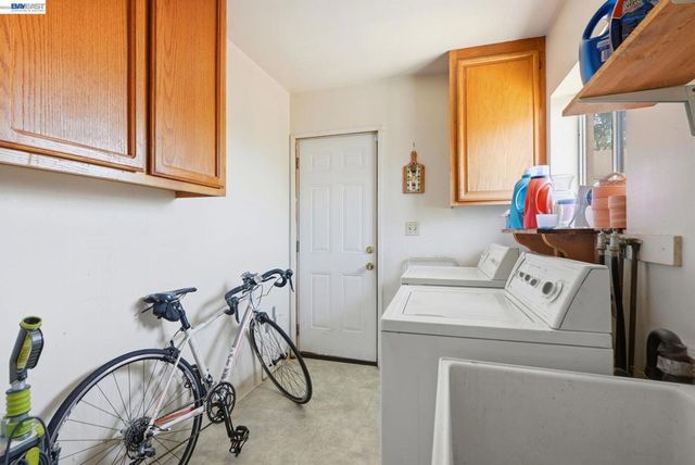 560 41St St, Richmond, CA 94805