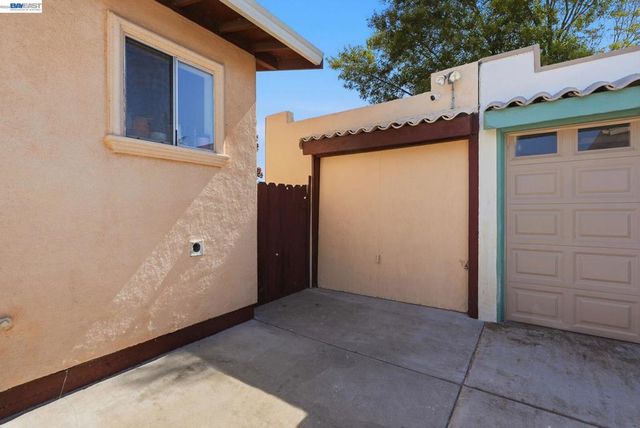 560 41St St, Richmond, CA 94805