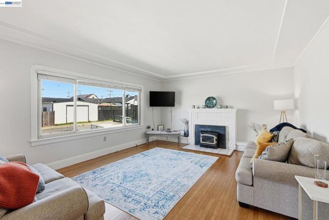 560 41St St, Richmond, CA 94805