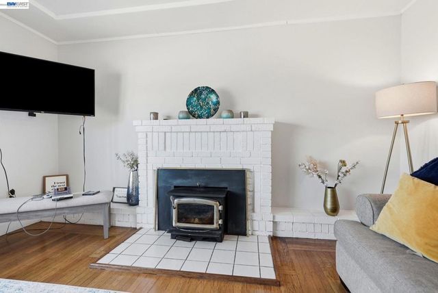 560 41St St, Richmond, CA 94805