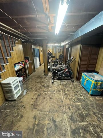 5851 NEWTOWN AVE, Philadelphia, PA 19120
