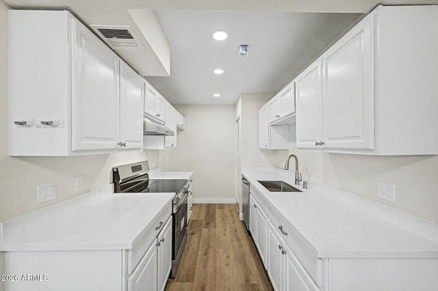 5940 W TOWNLEY Avenue, Glendale, AZ 85302