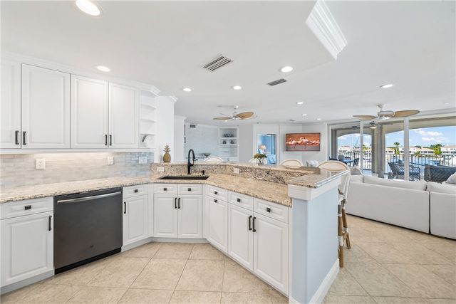1215 Marina Village Circle 302, Vero Beach, FL 32967