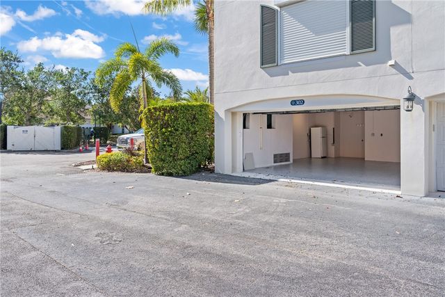 1215 Marina Village Circle 302, Vero Beach, FL 32967