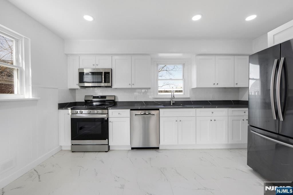 380 Grand Avenue, Leonia, NJ 07605