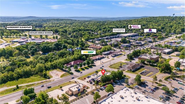 2069 N Crossover Road, Fayetteville, AR 72703