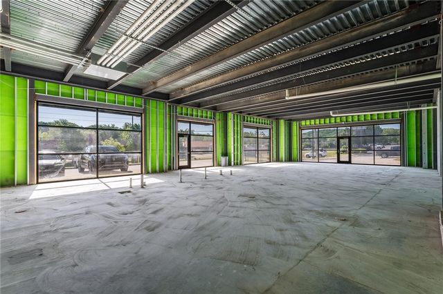 2069 N Crossover Road, Fayetteville, AR 72703