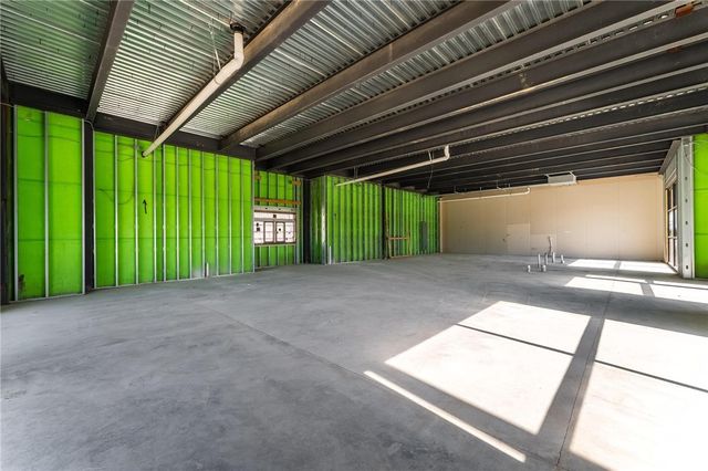 2069 N Crossover Road, Fayetteville, AR 72703