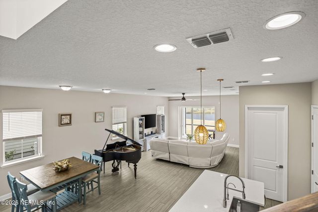 385 RUM RUNNER Way, St. Johns, FL 32259