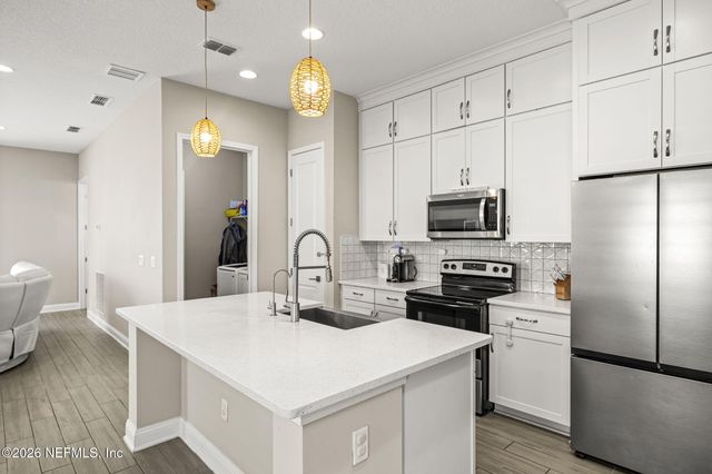 385 RUM RUNNER Way, St. Johns, FL 32259