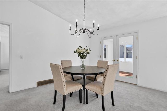 3206 Thames Lane, Janesville, WI 53546