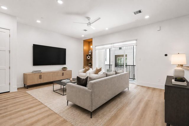 603 Skyland Terrace Way, Houston, TX 77009