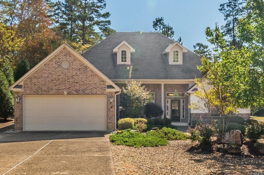 9 Jabali Way, Hot Springs Village, AR 71909