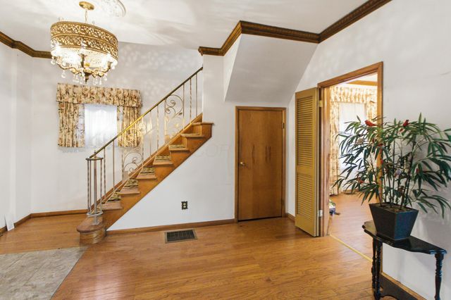 83 Clinton Heights Avenue, Columbus, OH 43202