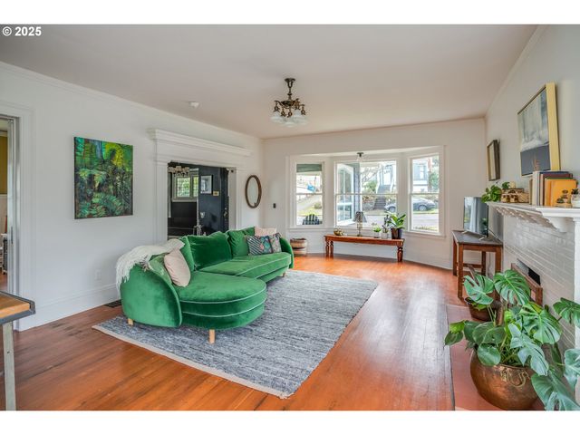 714 HARRISON Ave, Astoria, OR 97103