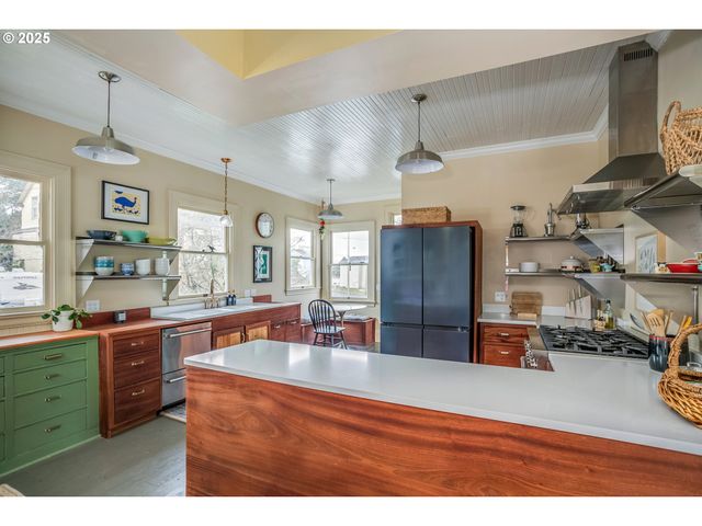714 HARRISON Ave, Astoria, OR 97103